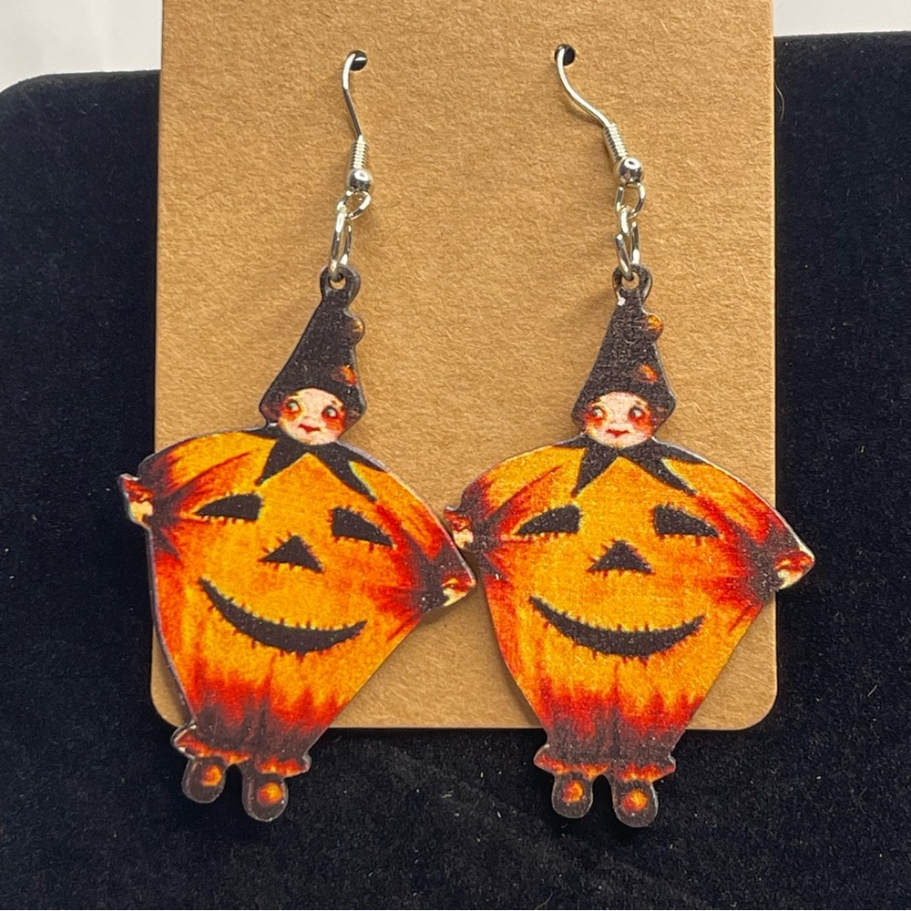 NWOT Halloween theme hook earring